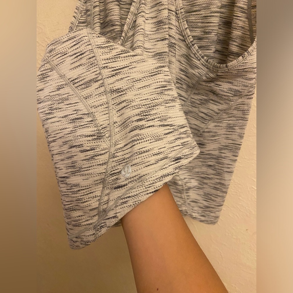 Lululemon top - Picture 4 of 4